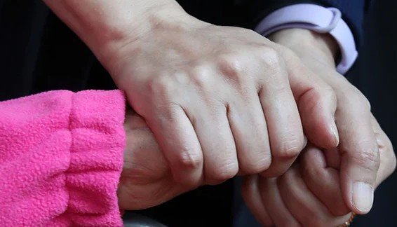 조갑박리증 요양보호사·손 사용