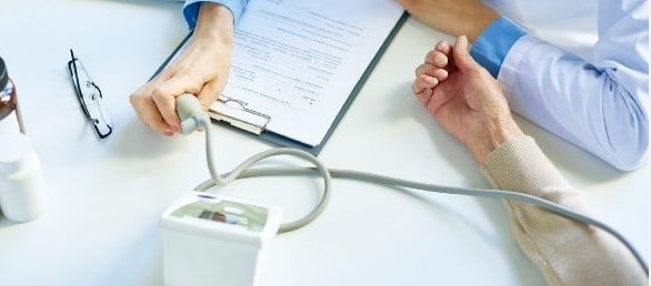 시니어 남성 재취업 전 건강관리와 혈압 체크
